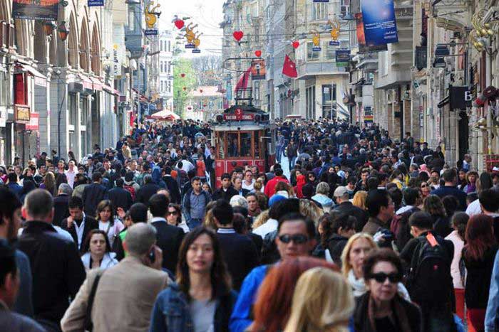 How many people live in Istanbul?